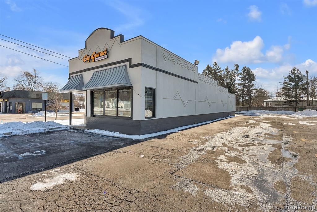 28407 5 Mile Road Property Photo 3