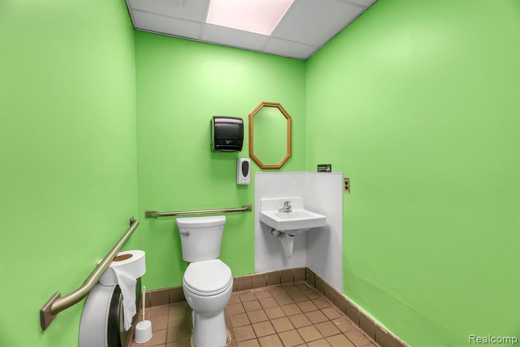 28407 5 Mile Road Property Photo 16