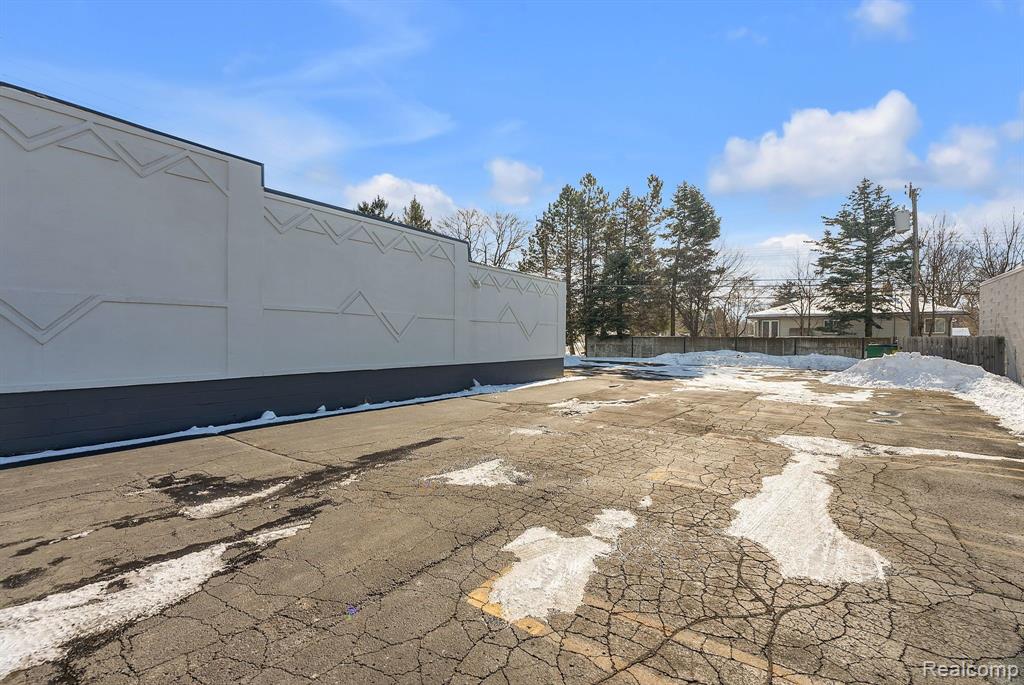 28407 5 Mile Road Property Photo 17