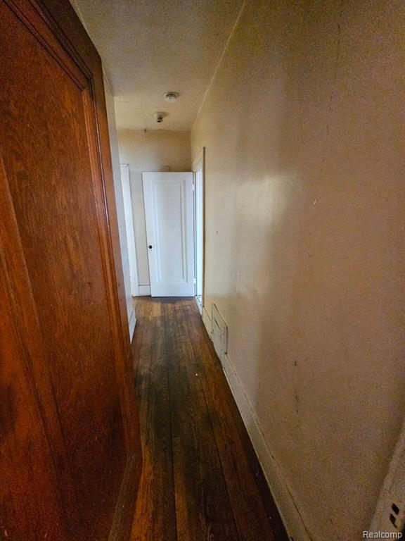 2950 Lakewood Street Property Photo 6