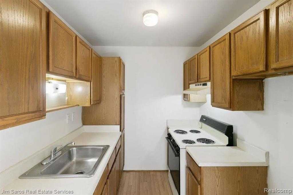 16425 E 12 Mile Rd - 1 Bed Units Property Photo 5