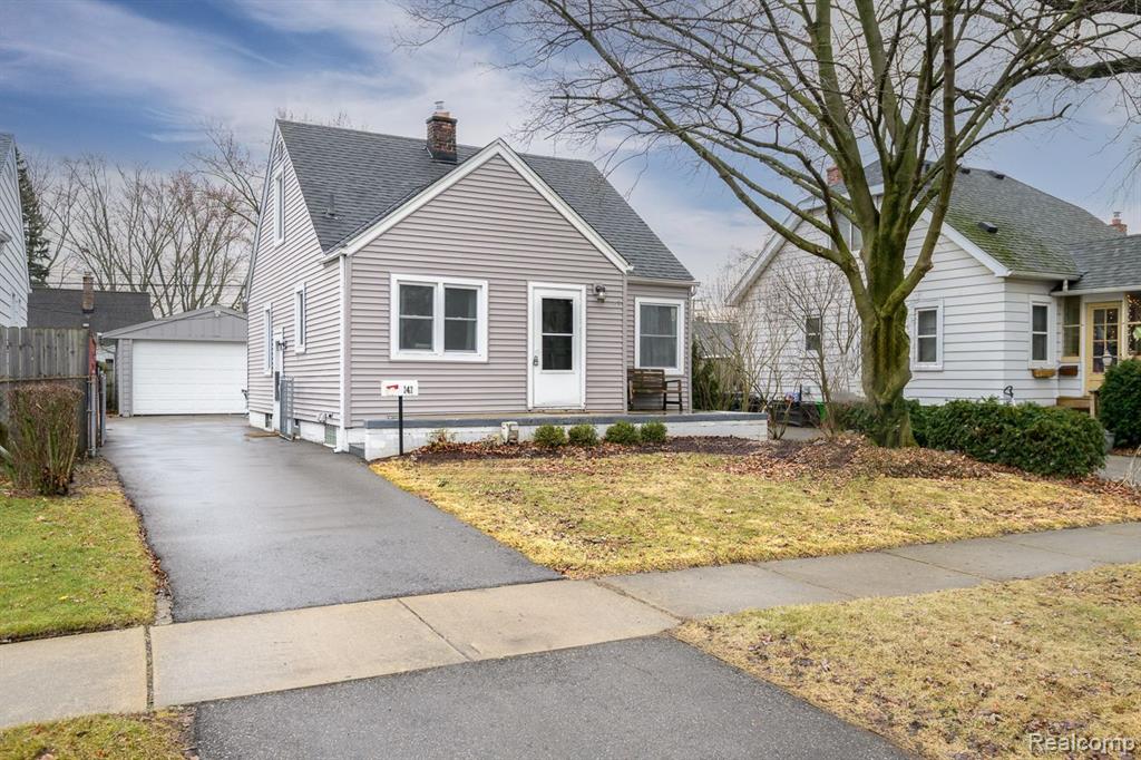 141 Charlevoix Street Property Photo 1