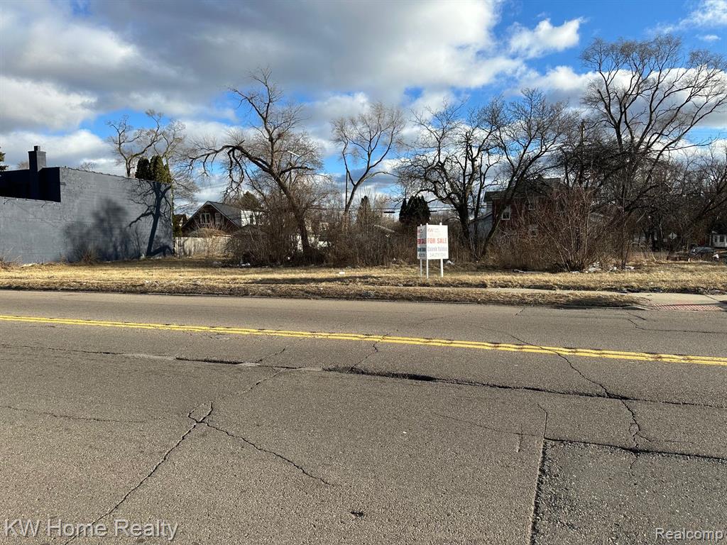 3302 E 7 Mile Road Property Photo 2
