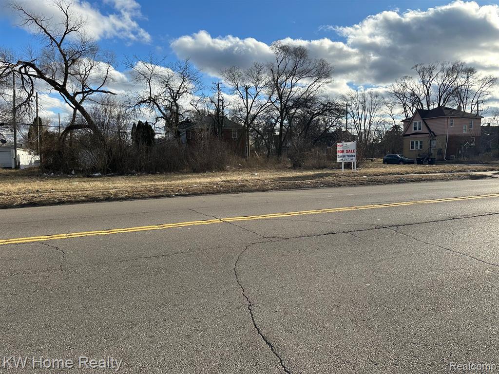 3302 E 7 Mile Road Property Photo 4