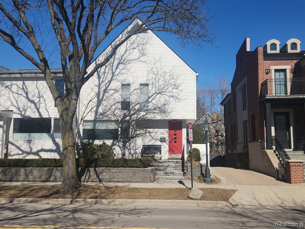 350 W Brown Street Property Photo 1