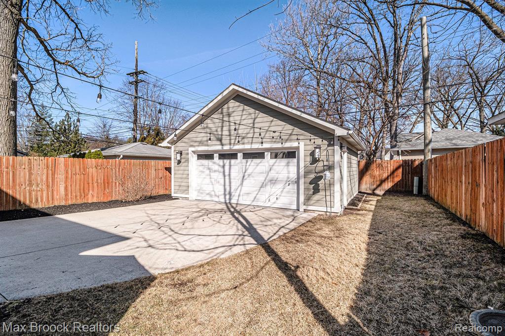 907 E 6th Street Property Photo 35
