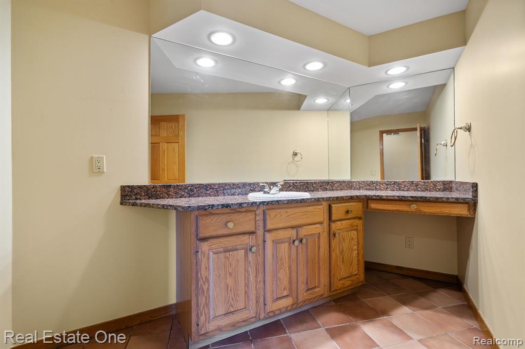 60376110 Property Photo 14