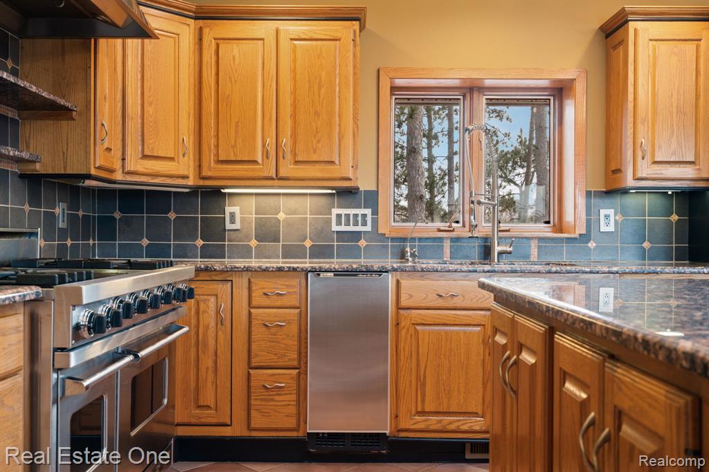 60376110 Property Photo 18