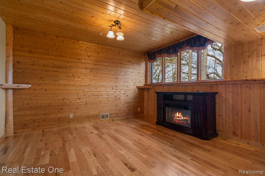 60376110 Property Photo 29
