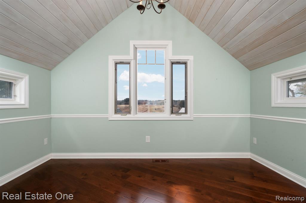 60376110 Property Photo 32