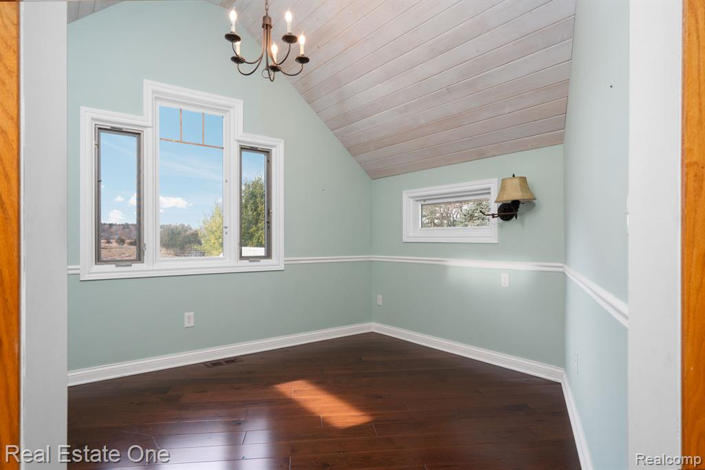 60376110 Property Photo 33