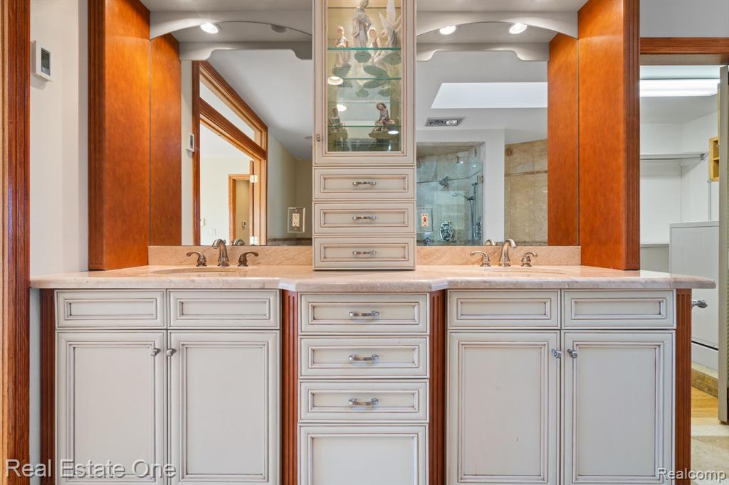 60376110 Property Photo 38