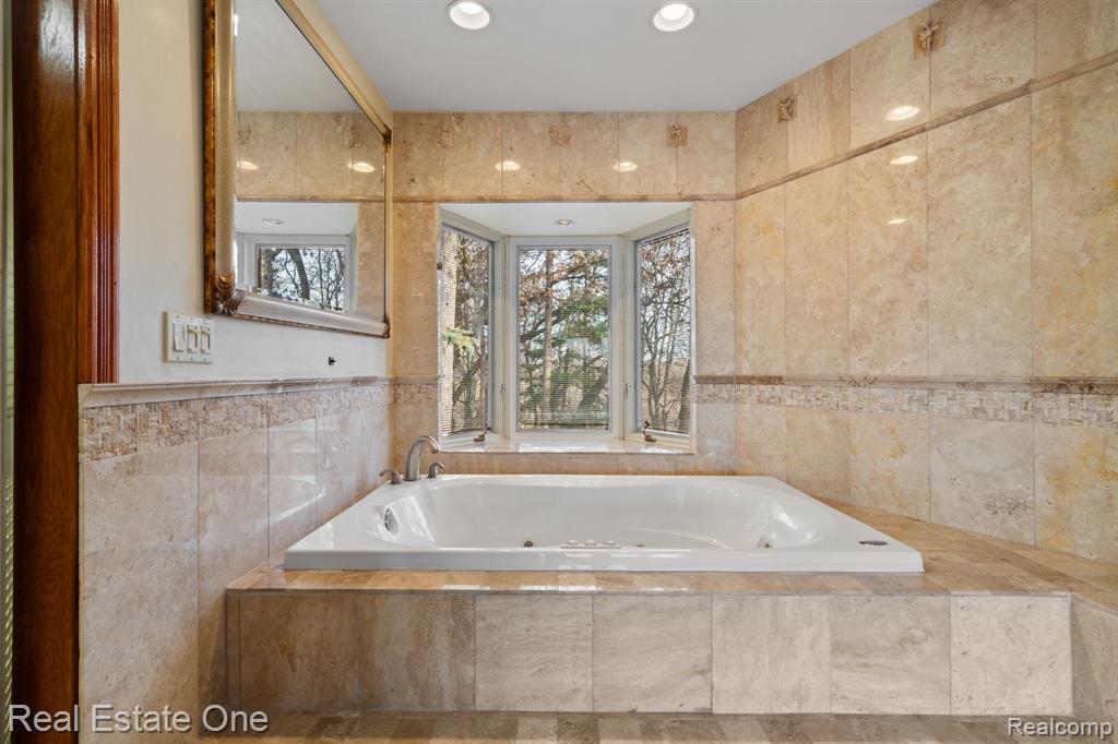 60376110 Property Photo 41