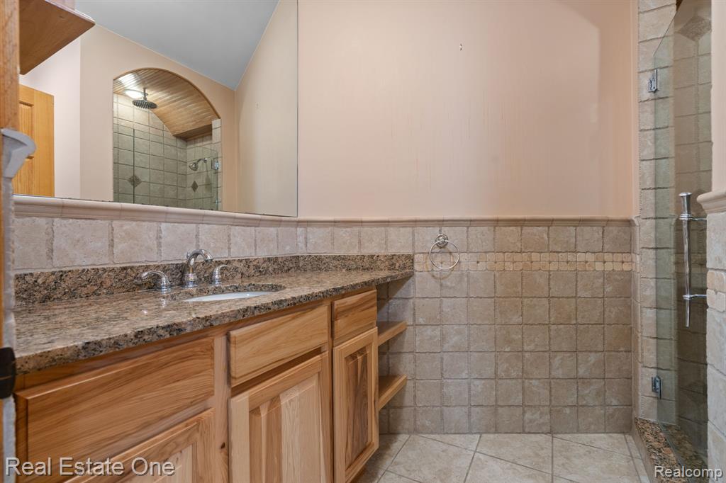 60376110 Property Photo 54