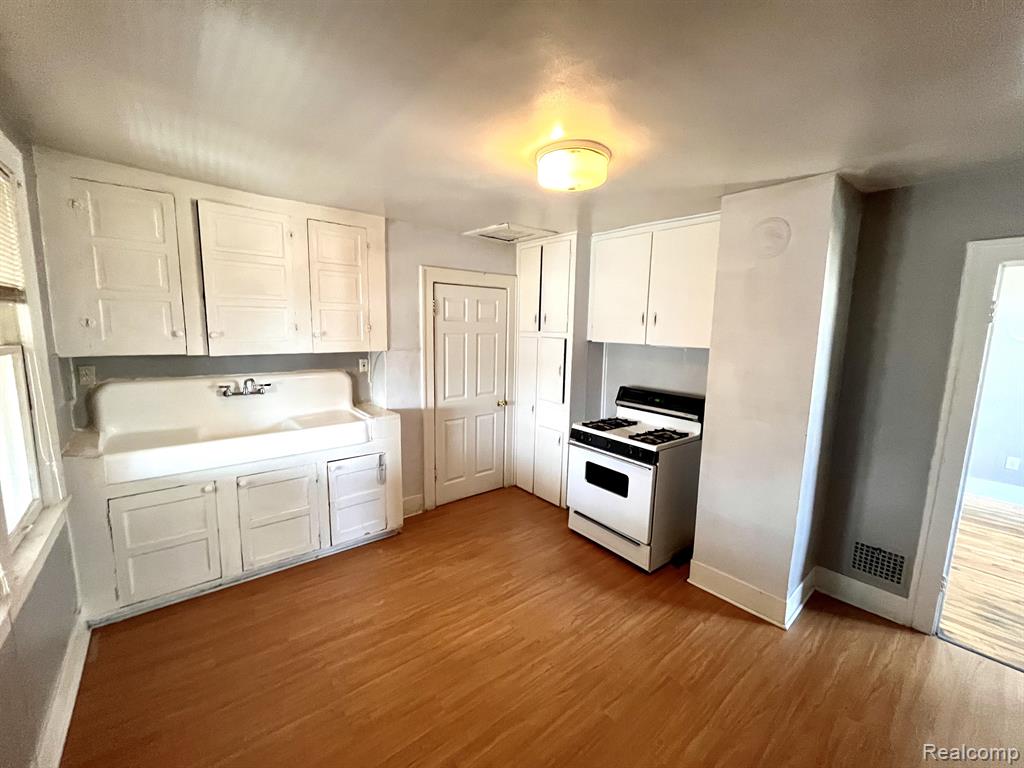 7544 Theut Avenue Property Photo 11