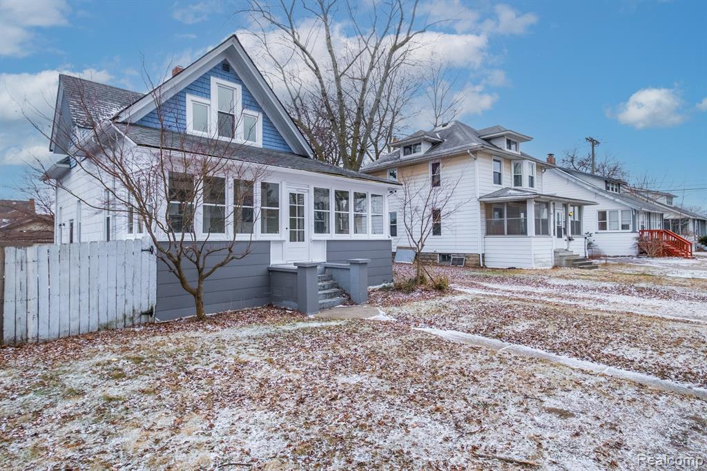201 W PARENT Avenue