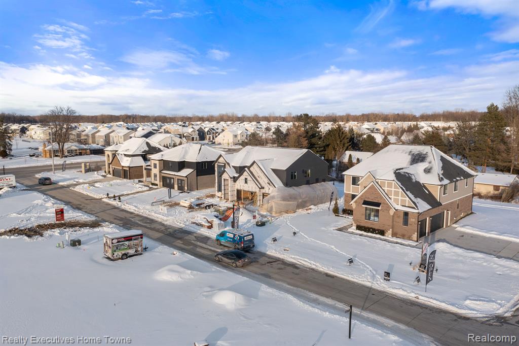 50506 Mistwood Drive Property Photo 14