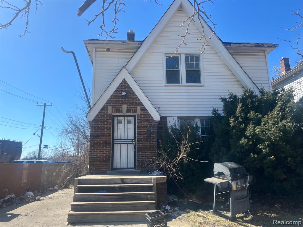8833 Manor Street Property Photo 1