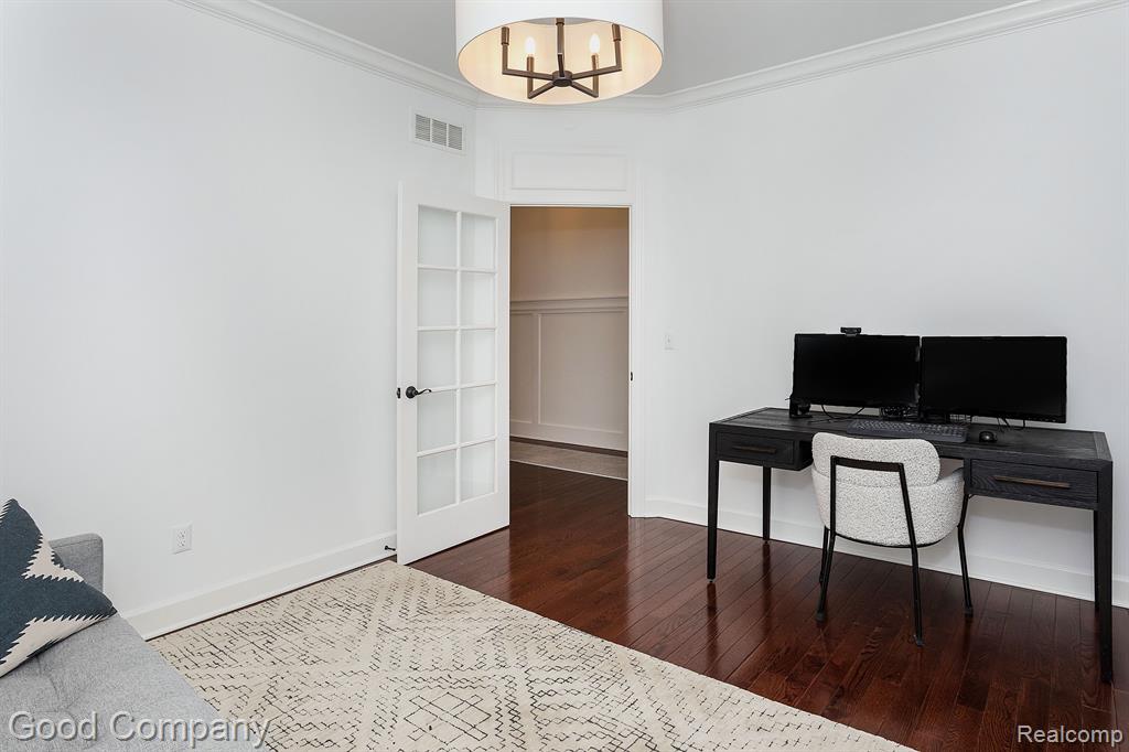 707 Golf Avenue Property Photo 6