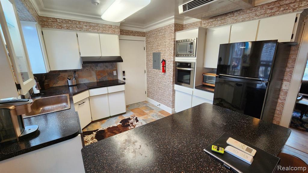 1433 Lakeway Avenue Property Photo 1