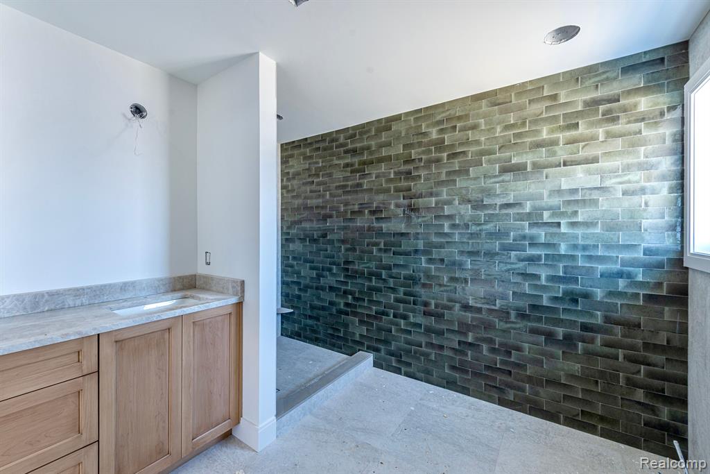 4107 Devon Property Photo 16