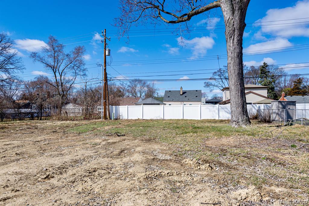 4107 Devon Property Photo 22
