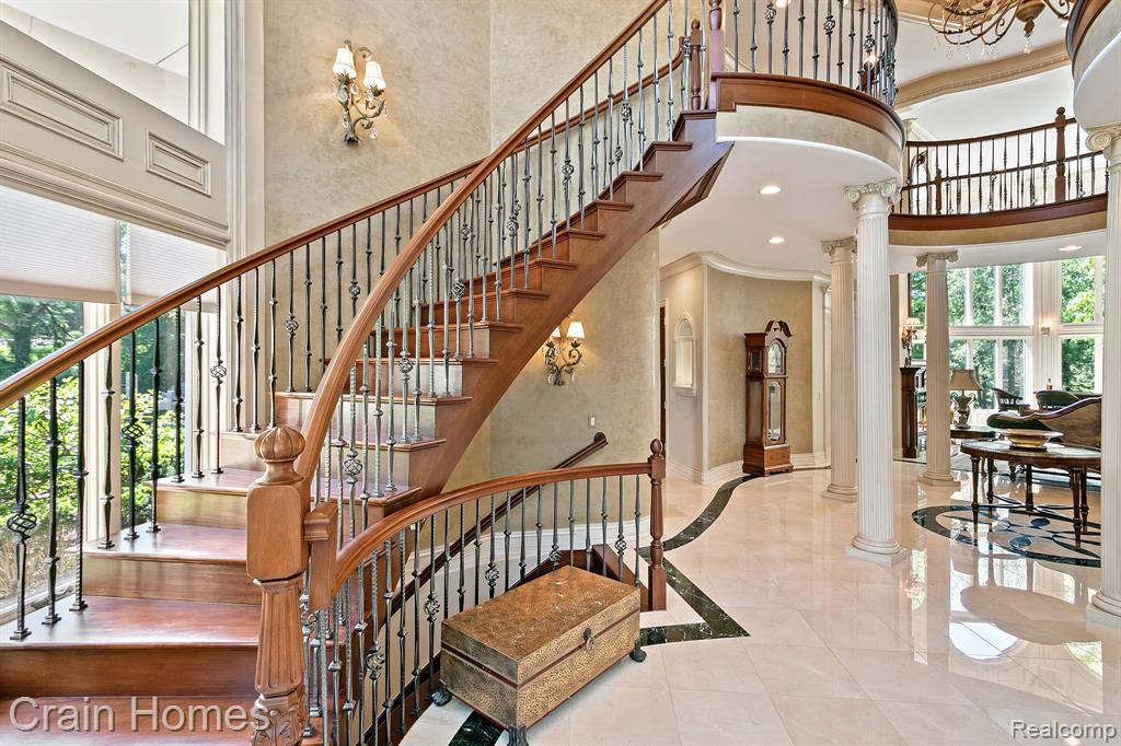 255 Camelot Way Property Photo 3