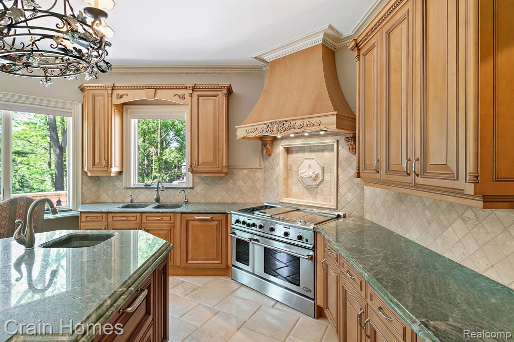 255 Camelot Way Property Photo 11