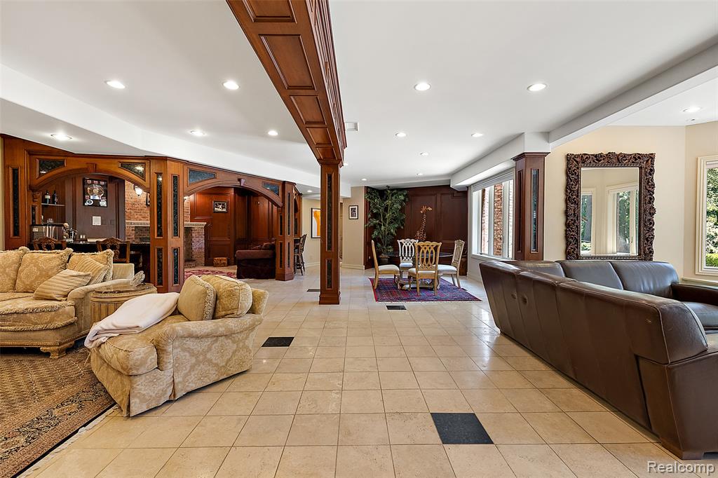 255 Camelot Way Property Photo 29