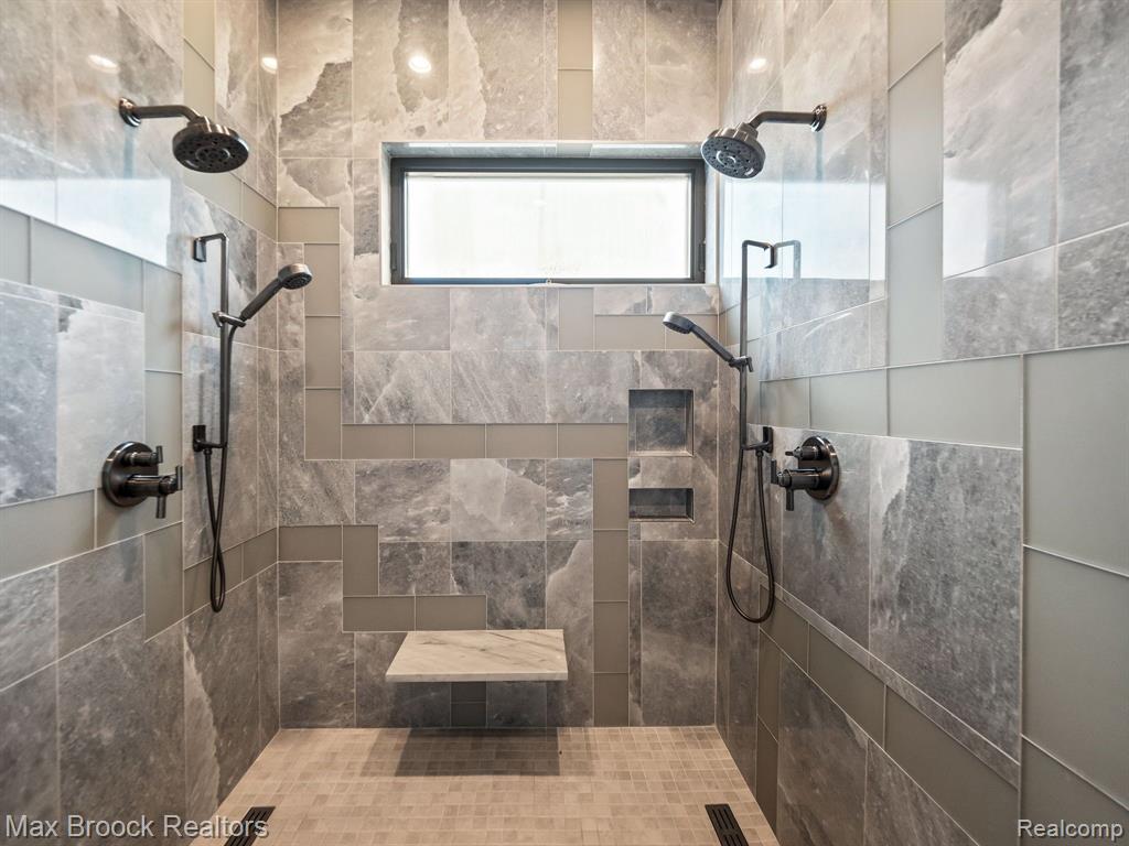 4890 Charing Cross Road Property Photo 25