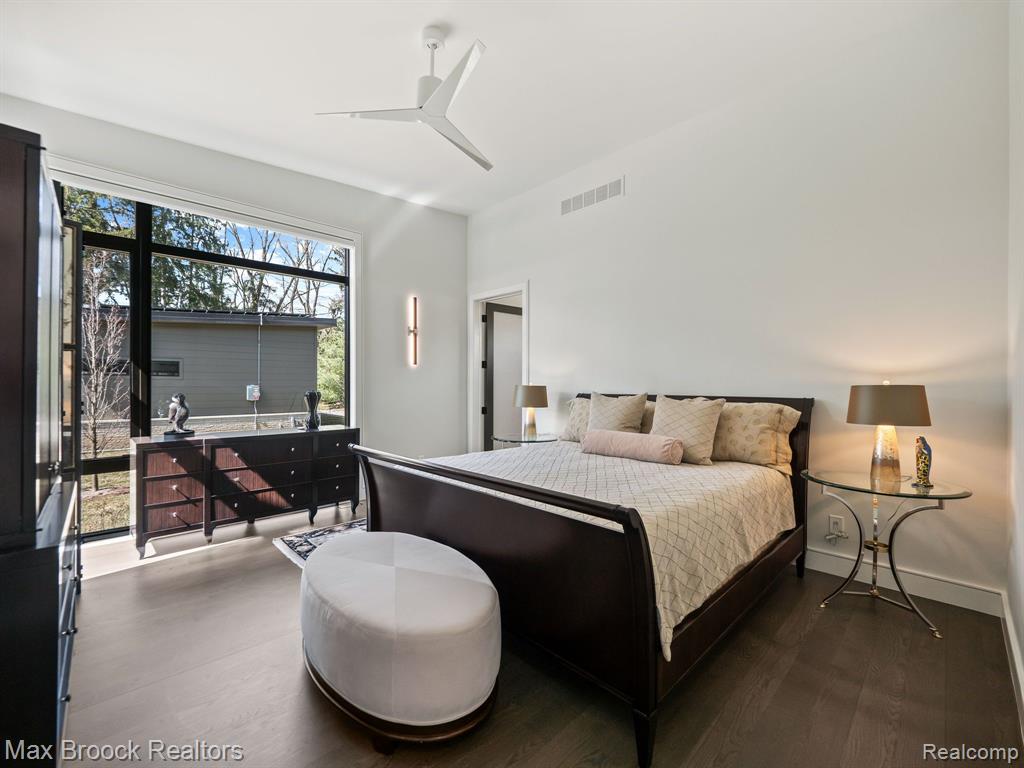 4890 Charing Cross Road Property Photo 28