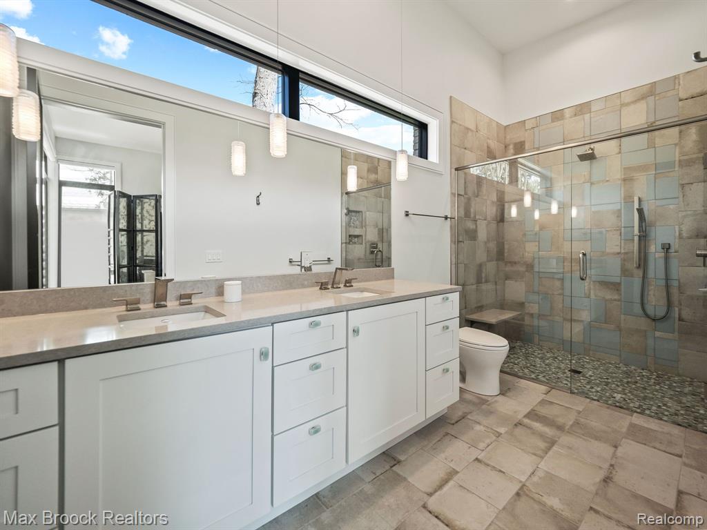 4890 Charing Cross Road Property Photo 30