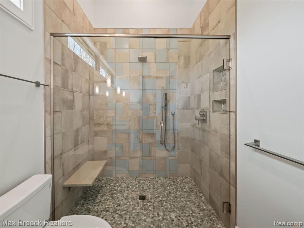 4890 Charing Cross Road Property Photo 31