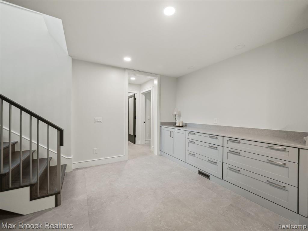 4890 Charing Cross Road Property Photo 33