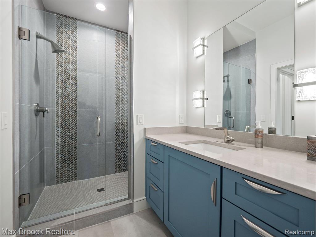 4890 Charing Cross Road Property Photo 35