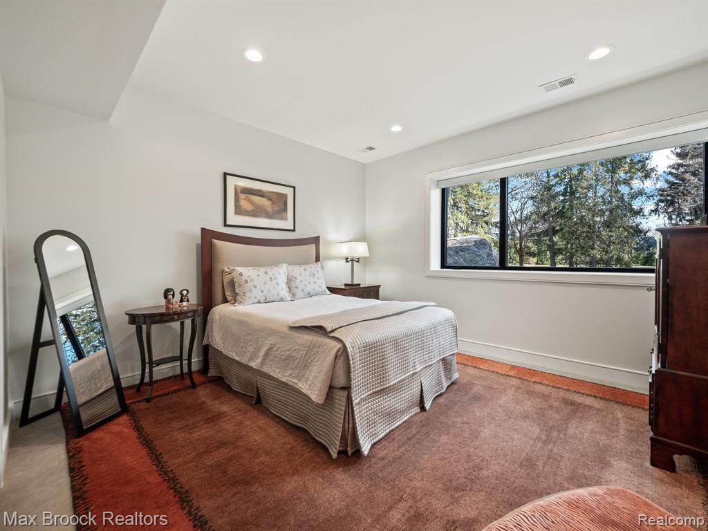 4890 Charing Cross Road Property Photo 36