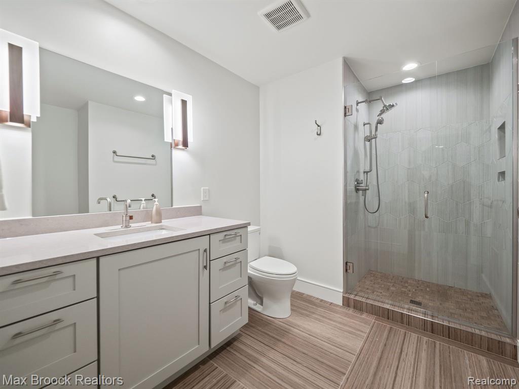 4890 Charing Cross Road Property Photo 39