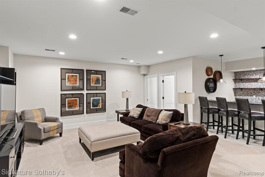 555 Chesterfield Avenue Property Photo 25