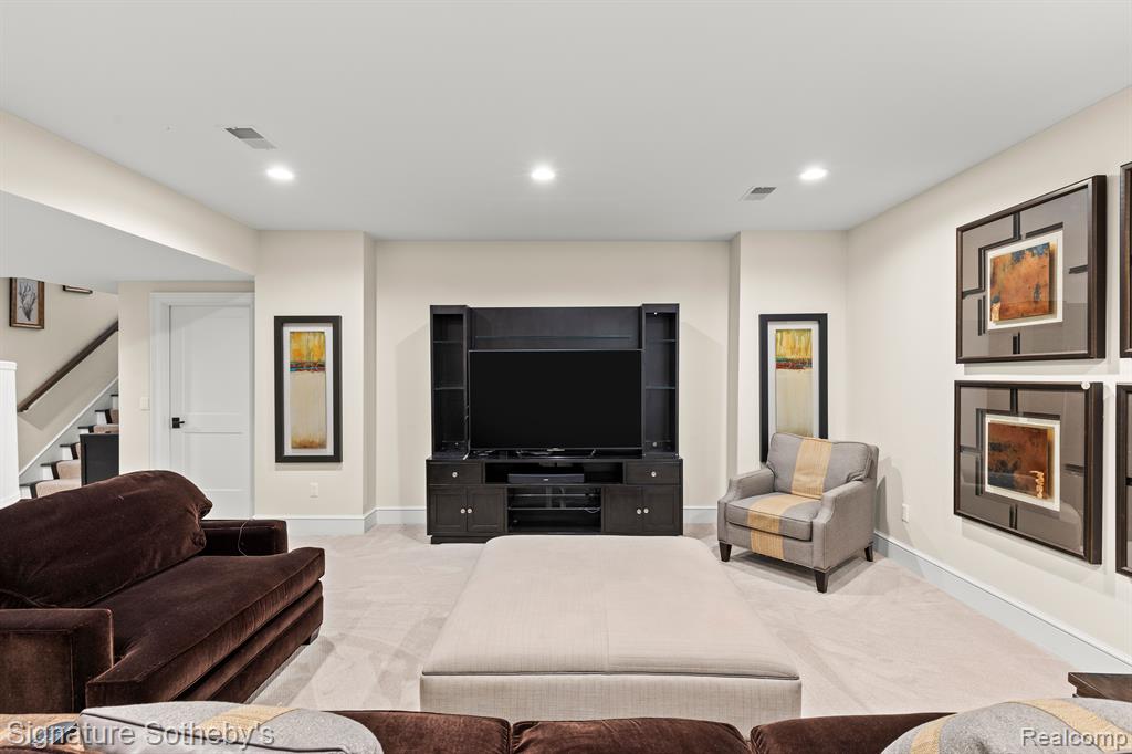 555 Chesterfield Avenue Property Photo 26