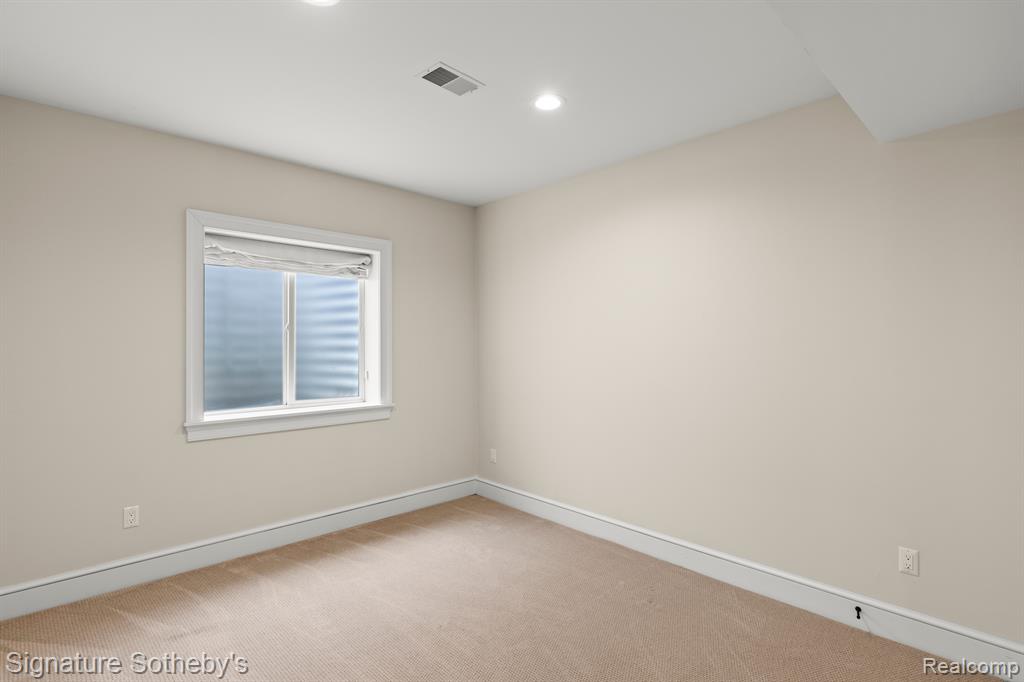555 Chesterfield Avenue Property Photo 32