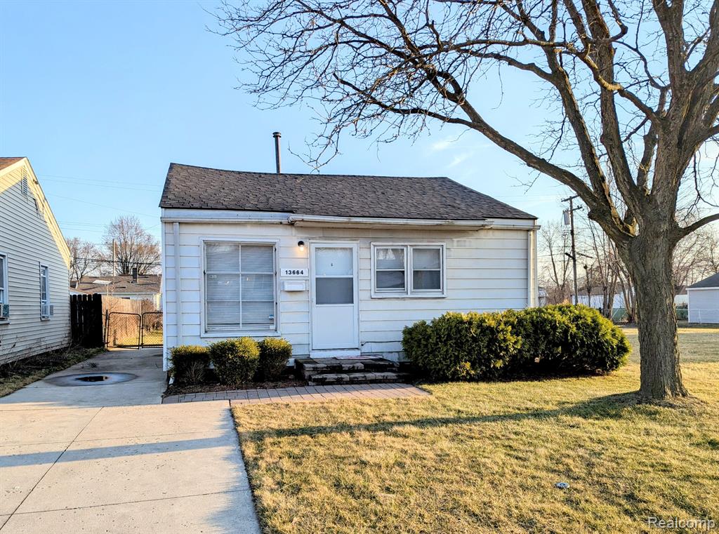 13664 KNOX Avenue Property Photo 1