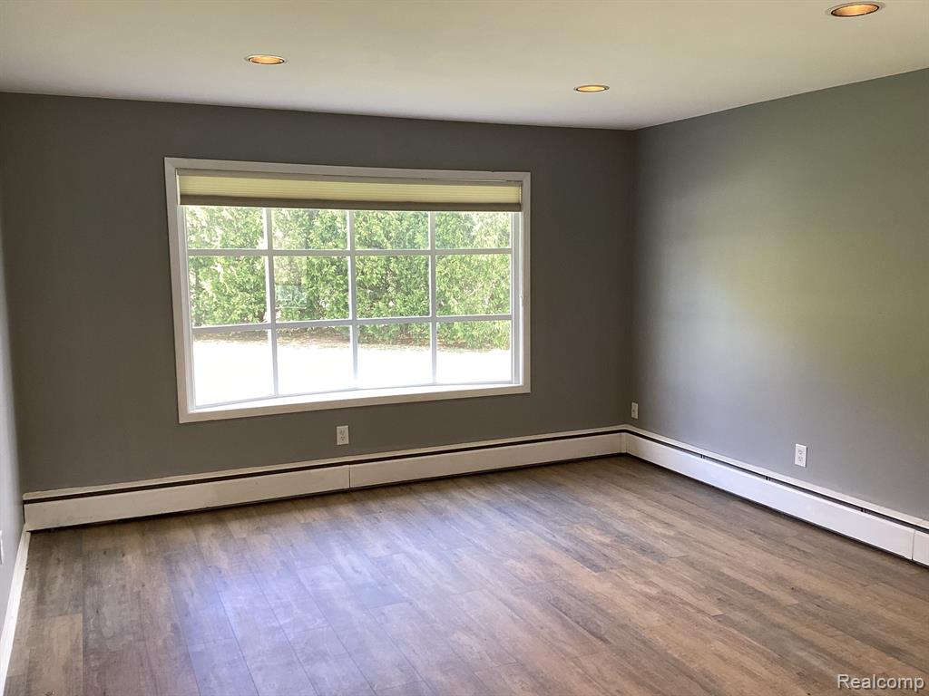 4747 Quarton Road Property Photo 3