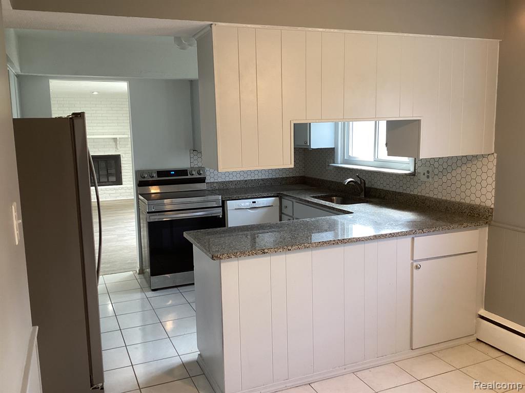 4747 Quarton Road Property Photo 8