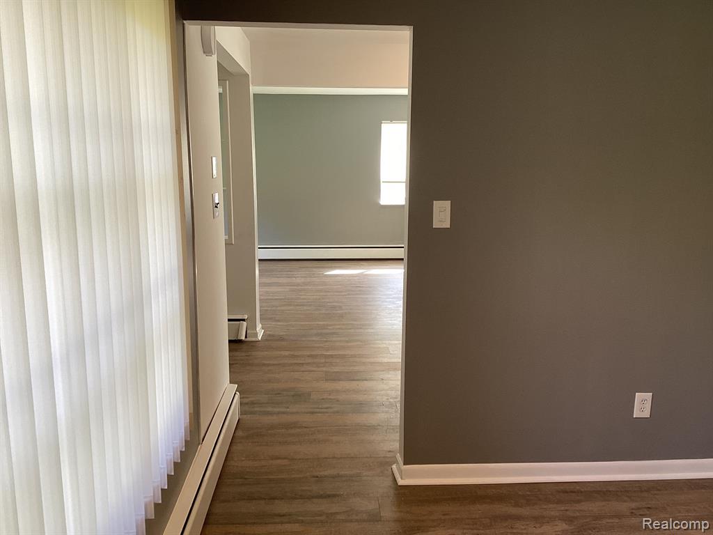 4747 Quarton Road Property Photo 10
