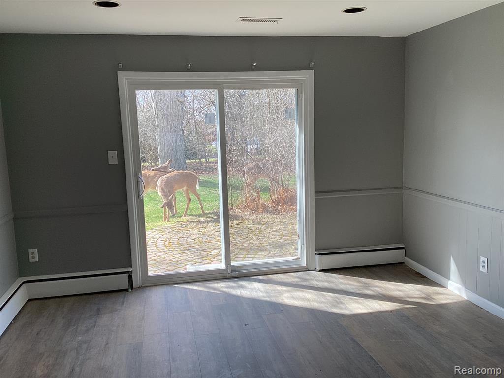 4747 Quarton Road Property Photo 12