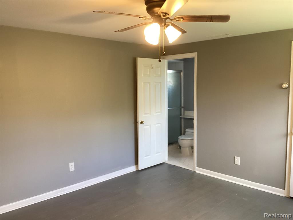 4747 Quarton Road Property Photo 14