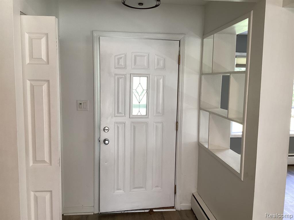 4747 Quarton Road Property Photo 15