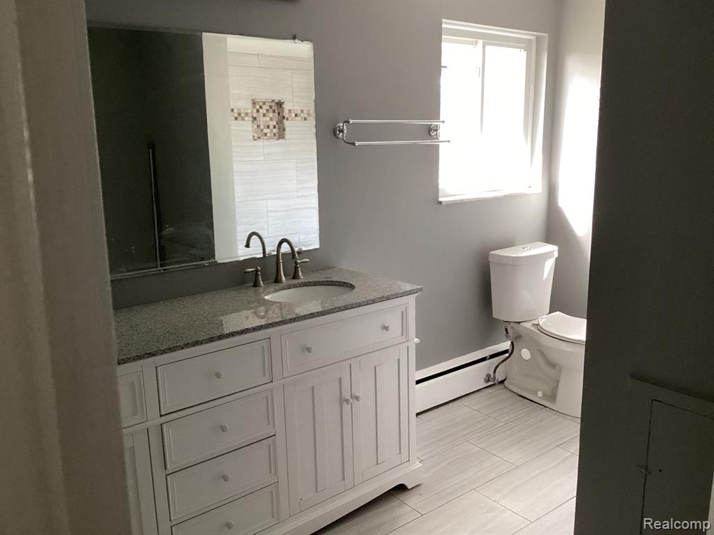 4747 Quarton Road Property Photo 16