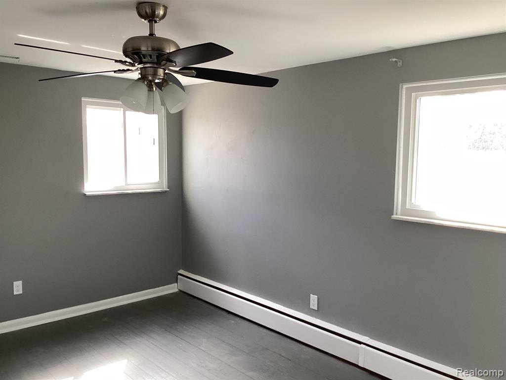 4747 Quarton Road Property Photo 17