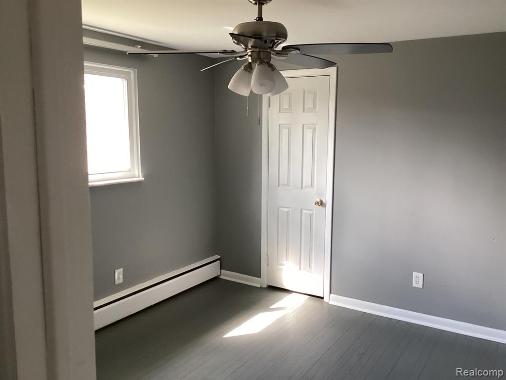 4747 Quarton Road Property Photo 18